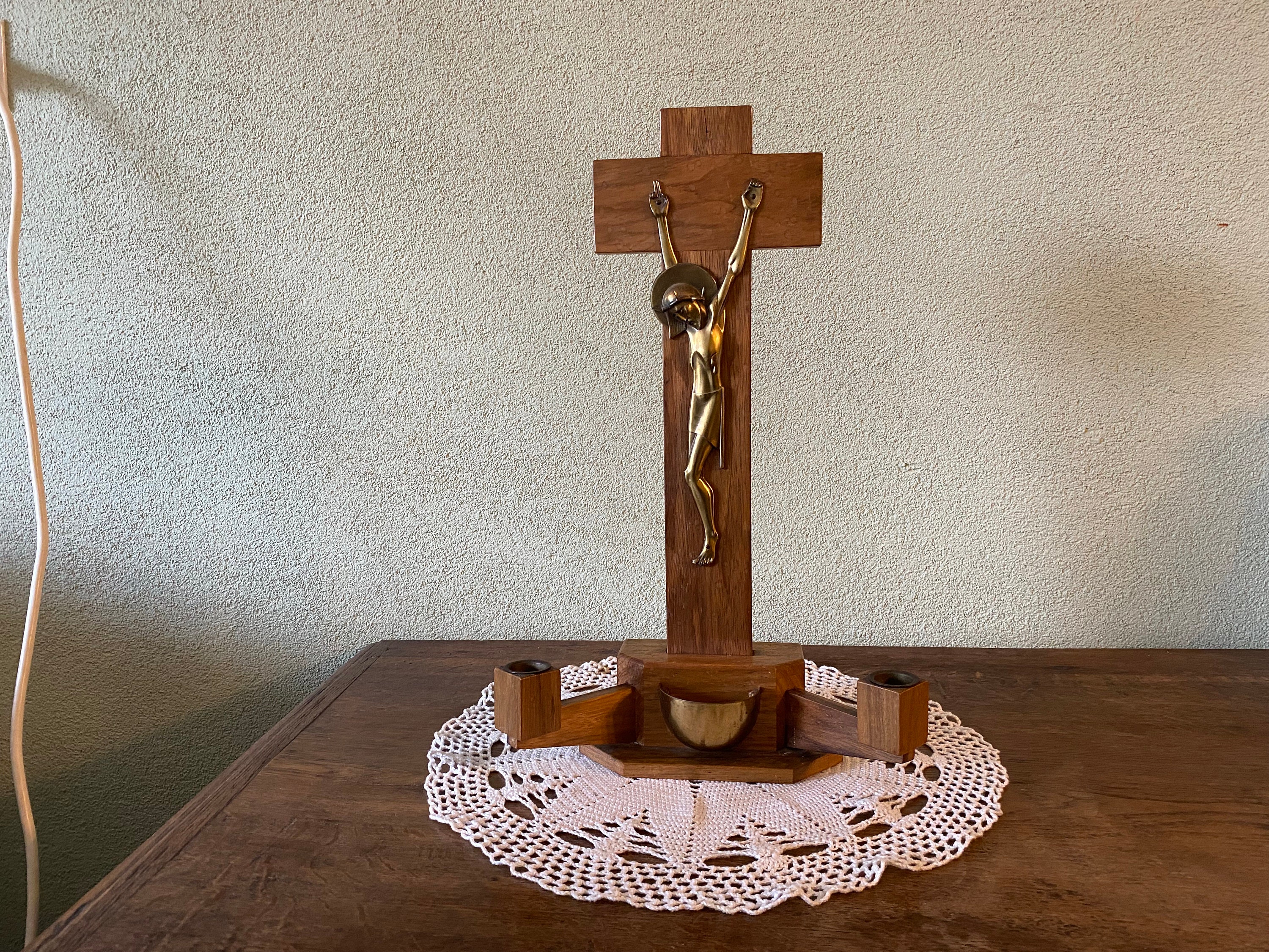 HASHCART Katholisches Kruzifix 15,2cm Mit Kerzenständer - Messing Antik