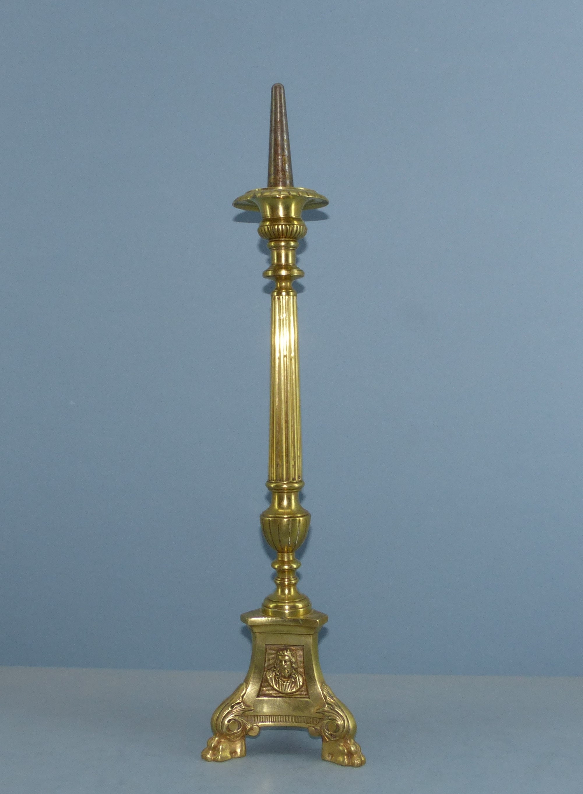 Pair of bronze altar candlesticks. Height: 21 cm. An alt…