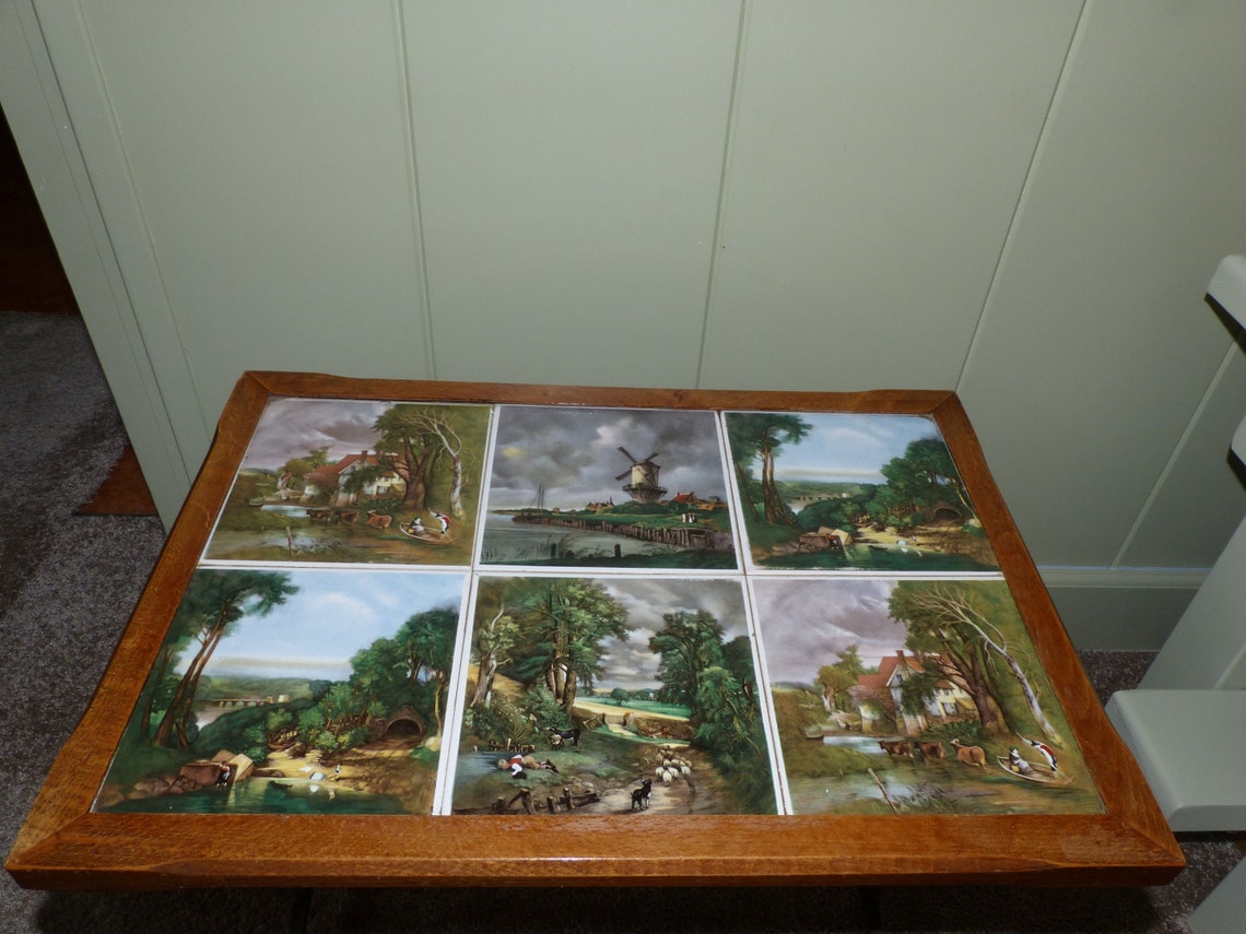 Bijzettafel met tegels uit de jaren 70 met afbeeldingen tafereel uit de jaren halverwege 16 à 17de eeuw., Foto 2 von 5