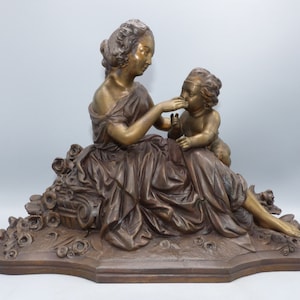 Art deco image with mother and child, comes from France