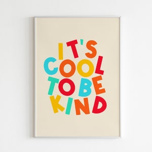 DIGITALDRUCK It&#39;s Cool to be Kind Unisex Druck - Geschenk Kinder Baby Kinderzimmer Regenbogen / Farben / Rot Orange Gelb Blau Grün