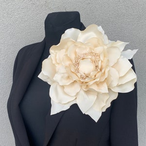 Off-white large flower brooch Yvory oversized shoulder corsage Pearl white pin