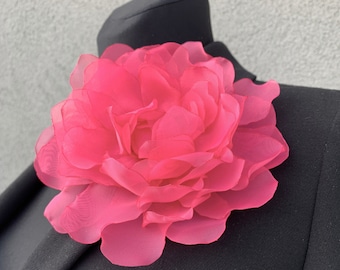 Fuchsia rosa överdimensionerad blombrosch Extra stor blommig nålcorsage