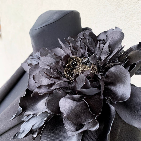Corsage d'épaule surdimensionné Broche fleur extra large noir