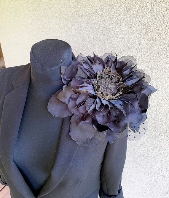 Flower brooch deals corsage
