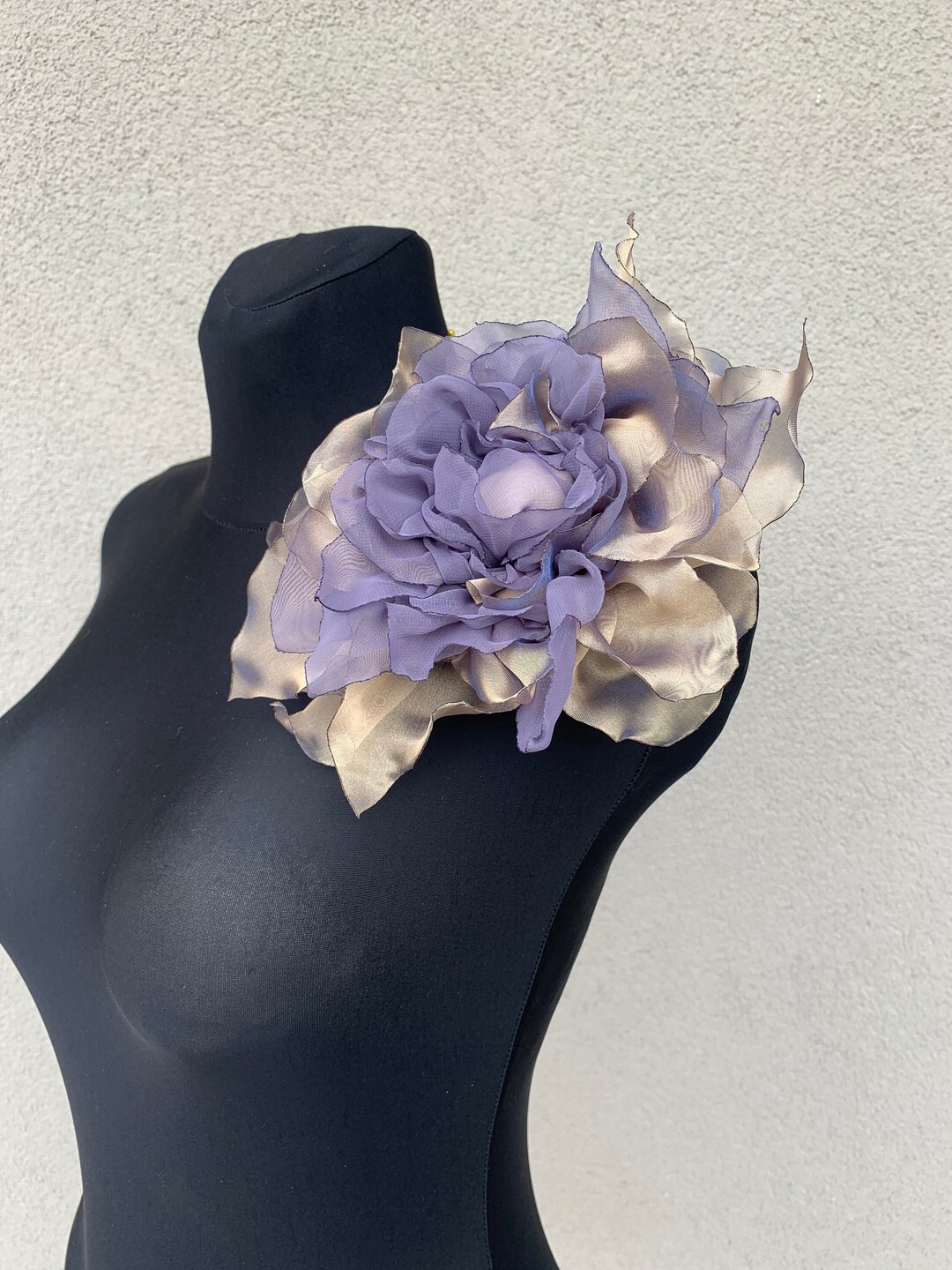 Grande Broche Fleur Vintage - Dorée, émail Bleu Et Noir, Cristaux - état Impeccable