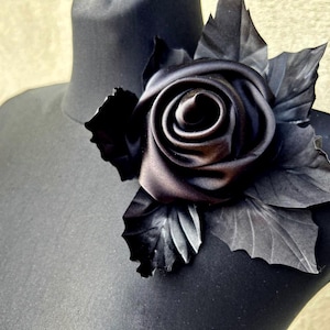 Broche de ramillete negro de gran tamaño Broche de hombro con flor extra grande Broche de rosa de seda pura