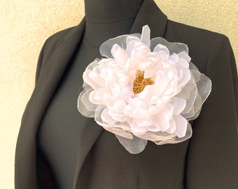 Broche blanche extra large avec fleurs Épingle pour corsage épaule oversize