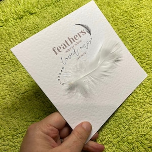 Carte de deuil - Sympathie - Condoléances - Des plumes apparaissent lorsque des êtres chers sont proches - Simpliste - Belle carte de sympathie