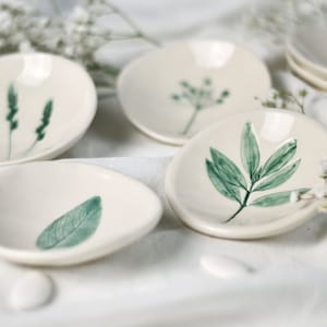 Customizable favors, handmade ceramic plates with imprinted flowers and leaves, handmade favors, READ THE DESCRIPTION image 3