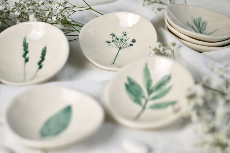 Customizable favors, handmade ceramic plates with imprinted flowers and leaves, handmade favors, READ THE DESCRIPTION image 1