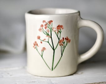 Mug en céramique fait main avec fleurs imprimées