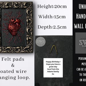 Peut inclure: D&eacute;coration murale en forme de c&oelig;ur anatomique encadr&eacute;e avec un c&oelig;ur rouge et des veines noires sur fond noir. Le cadre est orn&eacute; et argent&eacute; avec des accents dor&eacute;s. La pi&egrave;ce mesure 20 cm par 15 cm par 2,5 cm. Elle comprend des coussinets en feutre et une boucle de suspension en fil recouvert.