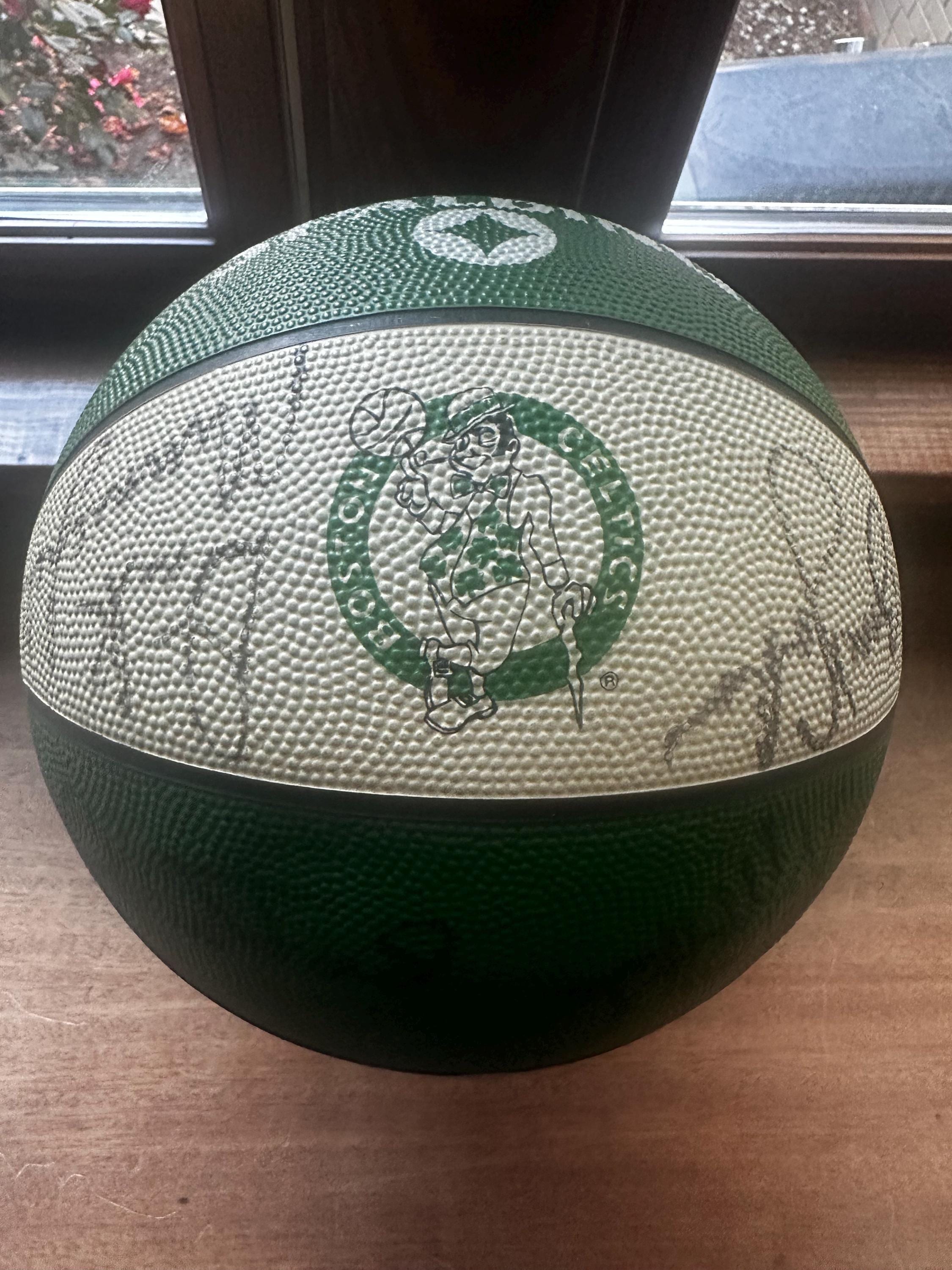 ボストン セルティックス チームサイン入りバスケットボール 1987-1988
