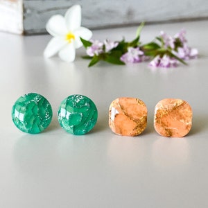 One Pair of Stud-like Clip-on Earrings of Your Choice / Small Marbled Ear Clips / for Non Pierced Ears / Non-Pierced Earrings with Flat Pad