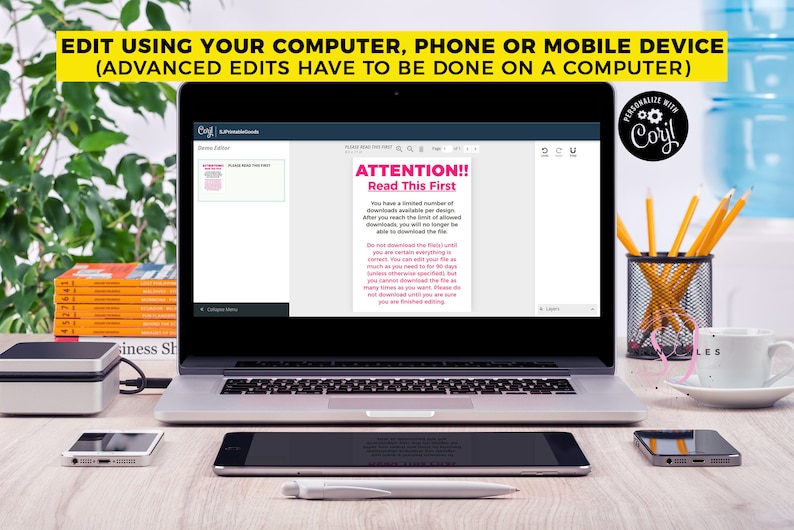 Puede incluir: Un ordenador port&aacute;til muestra un documento con el texto "ATTENTION!! Read This First" en la pantalla. La imagen tambi&eacute;n muestra un escritorio con una impresora, varios tel&eacute;fonos inteligentes, un bol&iacute;grafo, l&aacute;pices y una taza de caf&eacute;.