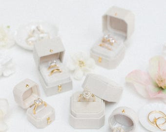 Colección de cajas para anillos Dove White, ovaladas, cuadradas, hexagonales, octogonales, de compromiso, de lino y terciopelo, con bisagra, marfil y crema.