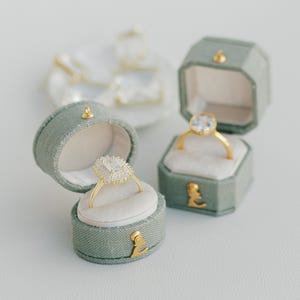 The Georgian Vintage Oval or Radiant Ring Box, Linen & Velvet Ring Box, Hinge, Green, Light Sage