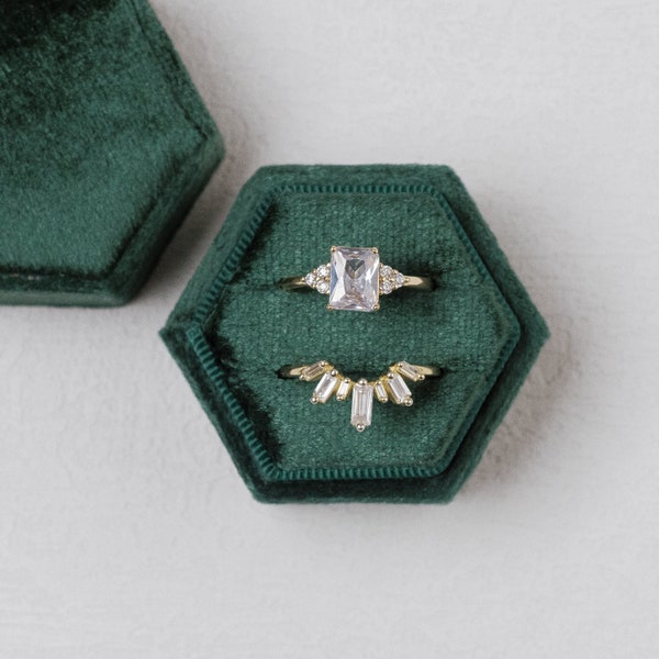 Frasier Fir Green Hexagon Velvet Ring Box Double Slot Wedding Photography Flat Lay Styling Engagement Gift dark green, emerald green