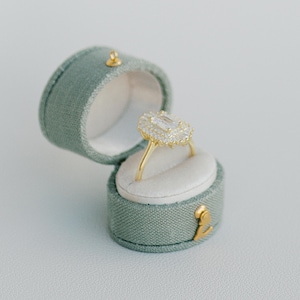 The Georgian Vintage Oval Ring Box, Linen & Velvet Ring Box, Hinge, green, Light Sage