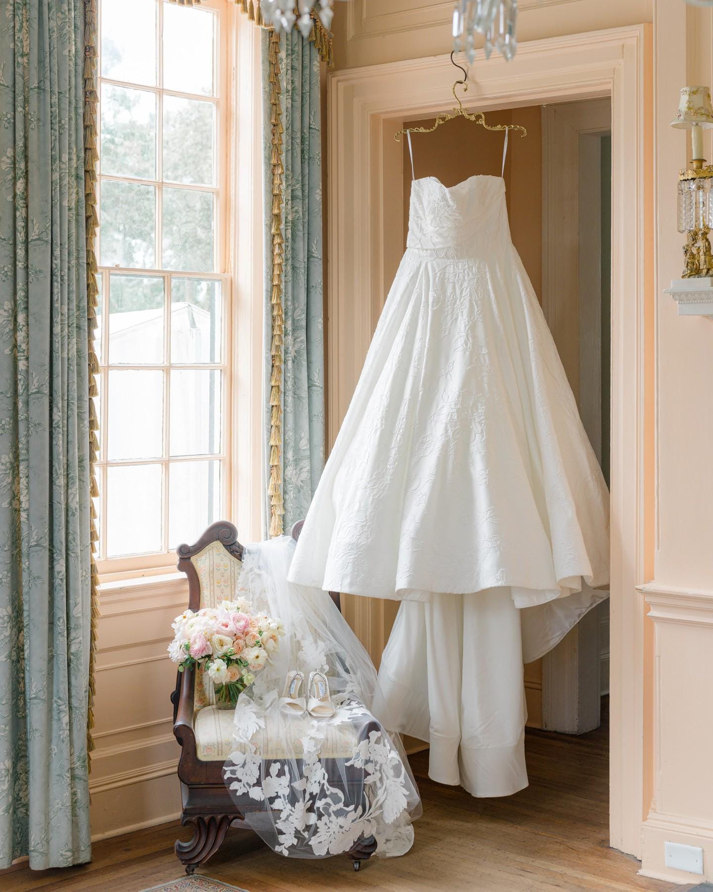 gold wedding dress hanger Vintage Style With Swivel Neck import_0110