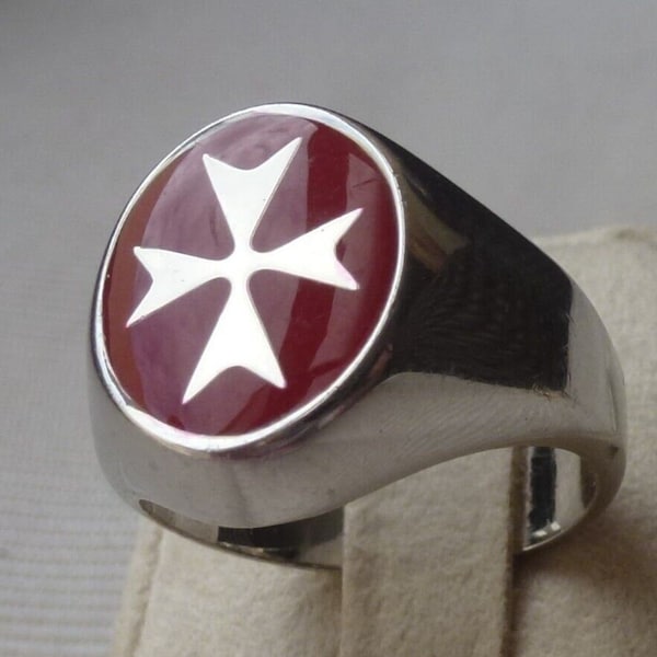 chevalière ovale évidée en argent massif croix de malte malte émail noir ou rouge couleur smalt