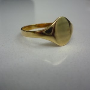 9K 9CT yellow gold signet oval small ring all sizes pinky made in malta