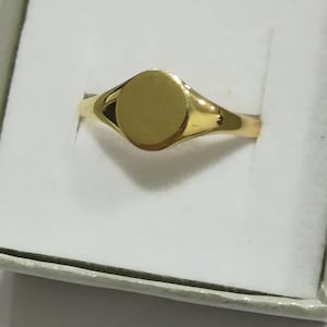 18K 18CT yellow gold signet oval small ring all sizes pinky kids women made in malta