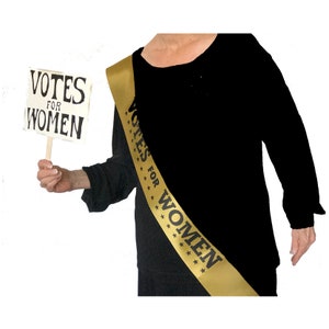 Suffragette Party Pack 4 Each Suffragist Sashes, Rosettes, VOTES FOR WOMEN Signs. Celebrate the 19th Amendment. Womens Rights. Bild 6