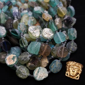 Filo unico di vetro romano lungo 15 pollici, 10-18 mm, vetro molto antico dell'antica Roma dall'Afghanistan, perle scavate, forniture per gioielli.