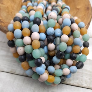 Ogenomskinliga Java-glaspärlor med rustik accent 9-10 mm Välj hel sträng 23" lång [52+ pärlor] eller halv sträng 12" [26+] / Indonesiska pärlor /