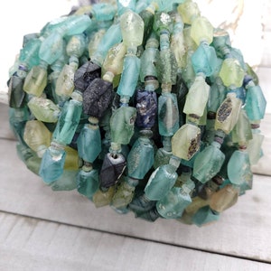 Perline di vetro romano antico autentiche e sfaccettate a forma di diamante / filo intero da 15 "-16" con grandi diamanti da 10-16 mm / forniture per gioielli.
