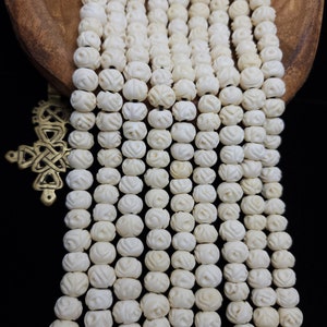 Cuentas de hueso tallado de flor blanca/hebra 8" 10-12mm 21-23 cuentas/suministros para hacer joyas.