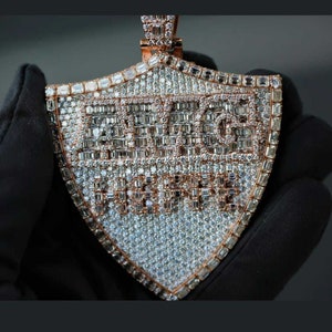 Pingente de palavra personalizado com diamante simulado de baguete de 4,2 ct masculino personalizado em prata 925