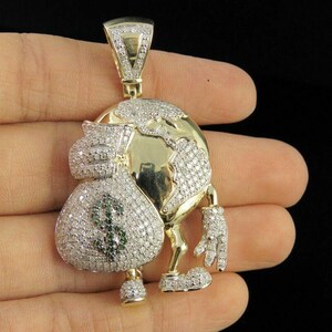 Gioielli "Globe Money Bag" di Millionaire Mindset, in argento 925 placcato oro giallo 14 carati, con moissanite da 1,50 ct e diamanti, da uomo, modello Globetrotter.