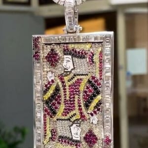 1,35 kt diamant in baguettevorm, 14 kt geelgoud verguld in zilver Casino King Card Poker-hanger, playcard-moissaniethanger heren