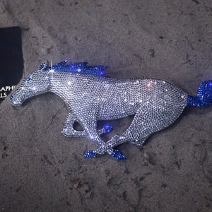 Griglia anteriore originale OEM / Ford Mustang con logo a forma di cavallo / rifinita con cristalli Preciosa® originali / Shelby Mach E
