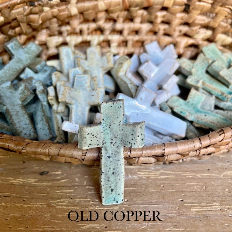Croix d'empreinte de pouce en céramique faite main Outil de prière réconfortant, idéal pour les guerriers de la prière Old Copper (matte)