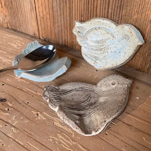 Handcrafted Ceramic Bird Teaspoon Holder - Artisanal Teabag Rest & Elegant Jewelry Dish