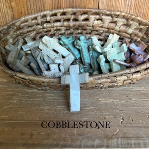 Croix d'empreinte de pouce en céramique faite main Outil de prière réconfortant, idéal pour les guerriers de la prière Cobblestone (matte)