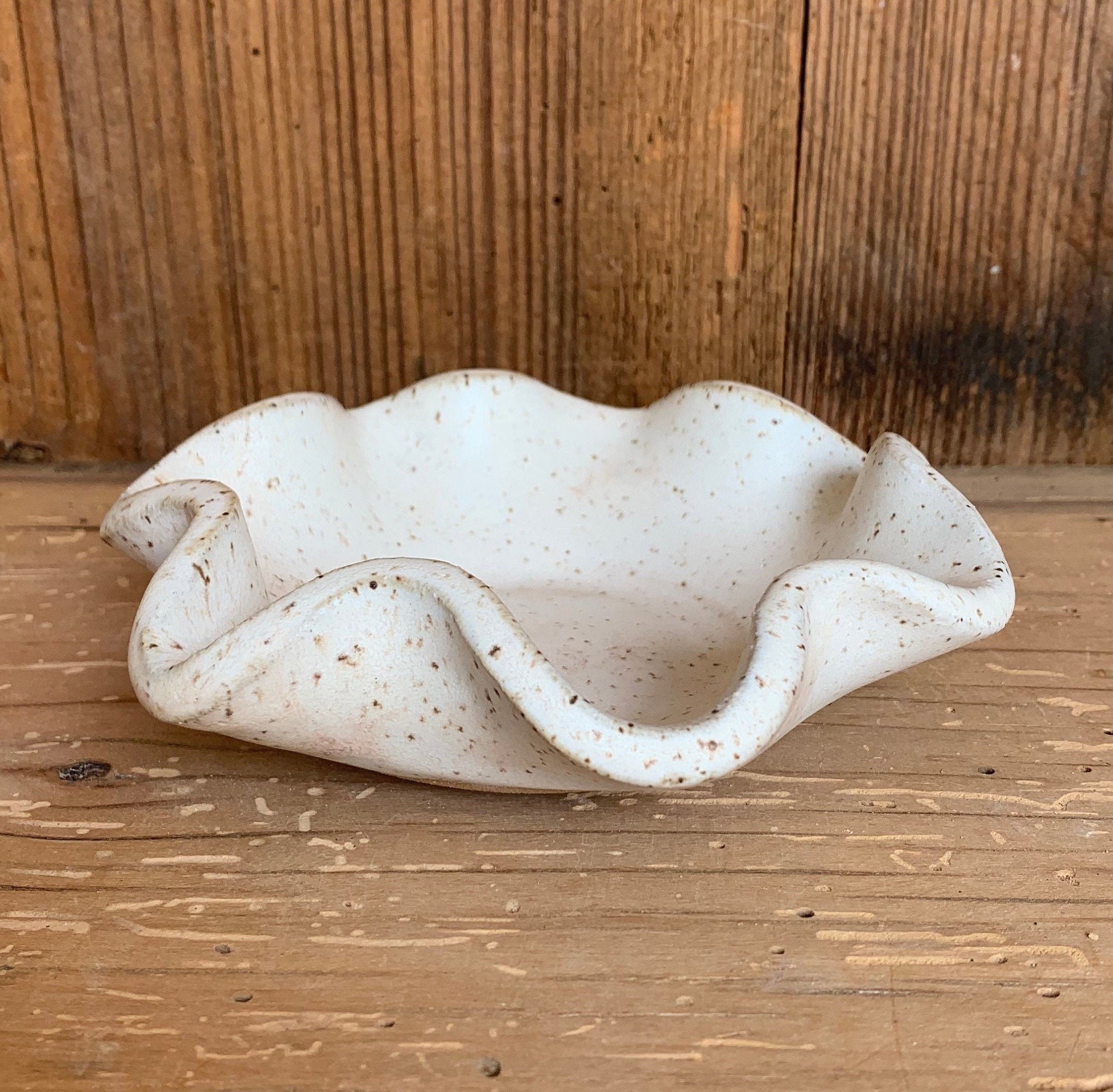 GISK Ceramic Jewelry Dish – Wave Design Ring Holder & Trinket Tray For Vanity, Nightstand, Or Entryway Decor