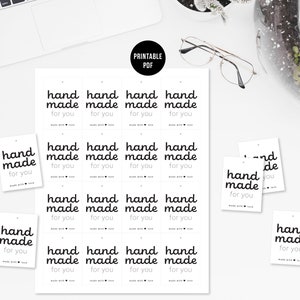 K&ouml;nnte beinhalten: Druckbare Geschenkanh&auml;nger mit dem Text "hand made for you" in schwarzer Schrift auf wei&szlig;em Hintergrund. Es gibt insgesamt 16 Anh&auml;nger, die in einem Raster angeordnet sind.