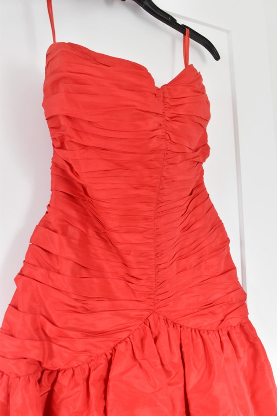 80s Red Taffeta Drop Waist Cocktail Dress with Sh… - image 4