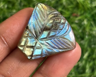 Flashy Labradorite Carving: Hand Carved Gemstone Palm Stone