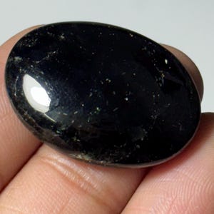 Pietra preziosa di tormalina di qualità AAA, tormalina naturale, tormalina nera, pietra preziosa nera, creazione di gioielli, pietra preziosa di cristallo, pietra preziosa