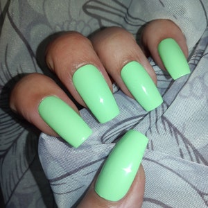 Mint/Lime Neon Green fluorescent Green press on nails ,fake nails, false nails, faux nails.