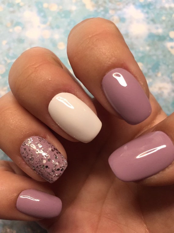 Summer Mauve an off-white short rounded square summer press on Acrylic/gel press on nails