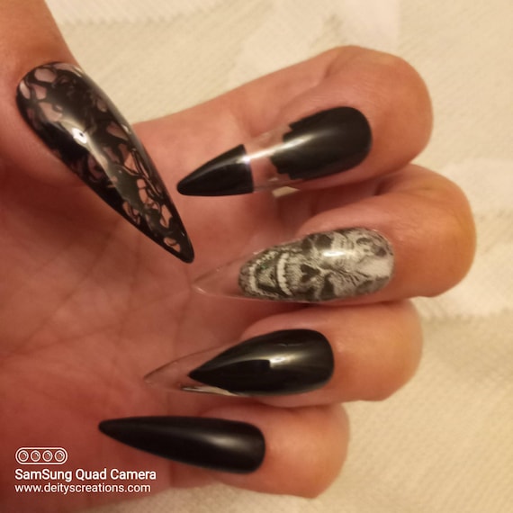 Clear n blk skull with smoke effect witchy gothic nails halloween luxury nails