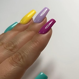 Presse sur les ongles peinte à la main, ongles en gel acrylique multicolores d'été