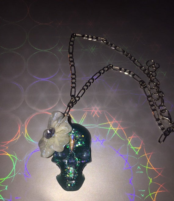 Skull necklace with green glitter and roses chic/gothic /pastel goth necklace can come in any color you choose